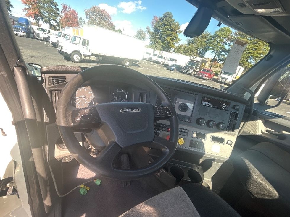 Day Cab Tractor-Heavy Duty Tractors-Freightliner-2019-T12664ST-Charlotte-NC-368,808\n\t\tmiles-$ 46,750 - Image 10