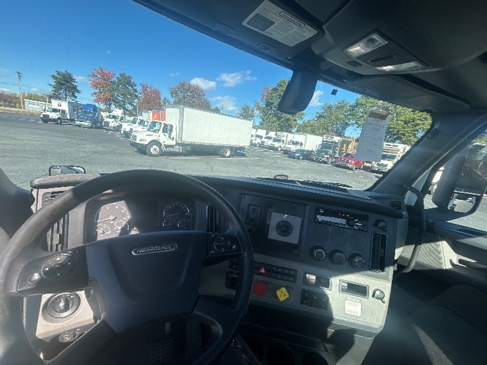 Day Cab Tractor-Heavy Duty Tractors-Freightliner-2019-T12664ST-Charlotte-NC-368,808\n\t\tmiles-$ 46,750 - Image 11