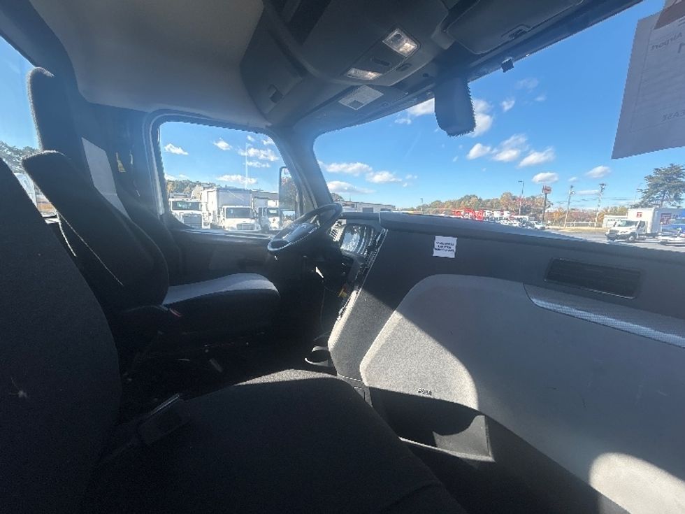 Day Cab Tractor-Heavy Duty Tractors-Freightliner-2019-T12664ST-Charlotte-NC-368,808\n\t\tmiles-$ 46,750 - Image 14