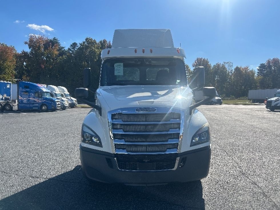 Day Cab Tractor-Heavy Duty Tractors-Freightliner-2019-T12664ST-Charlotte-NC-368,808\n\t\tmiles-$ 46,750 - Image 2