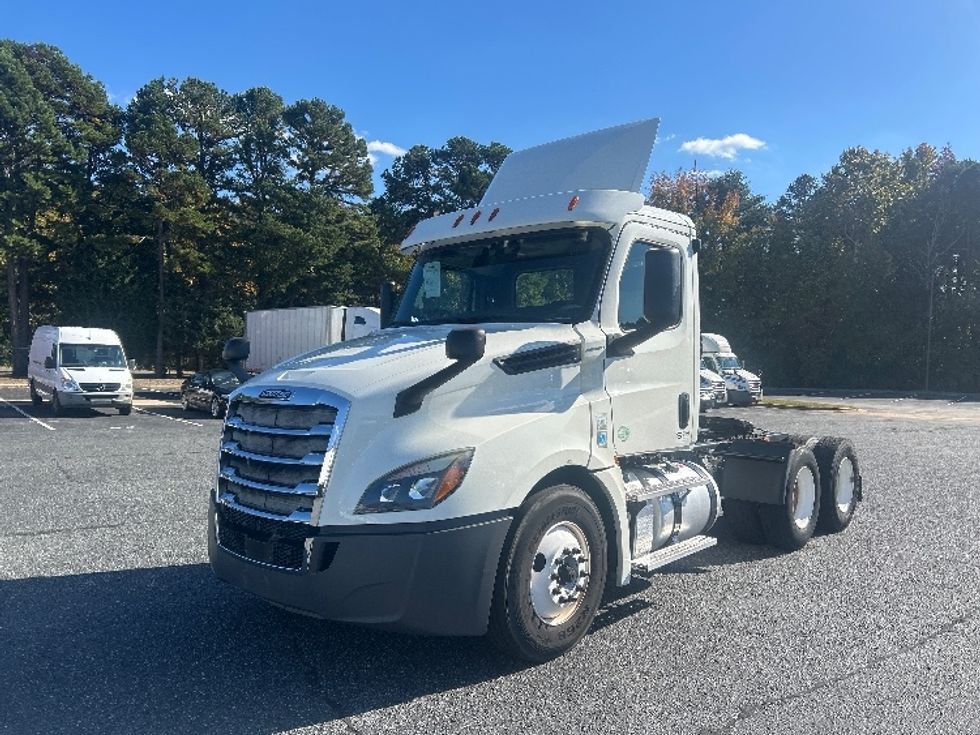 Day Cab Tractor-Heavy Duty Tractors-Freightliner-2019-T12664ST-Charlotte-NC-368,808\n\t\tmiles-$ 46,750 - Image 3