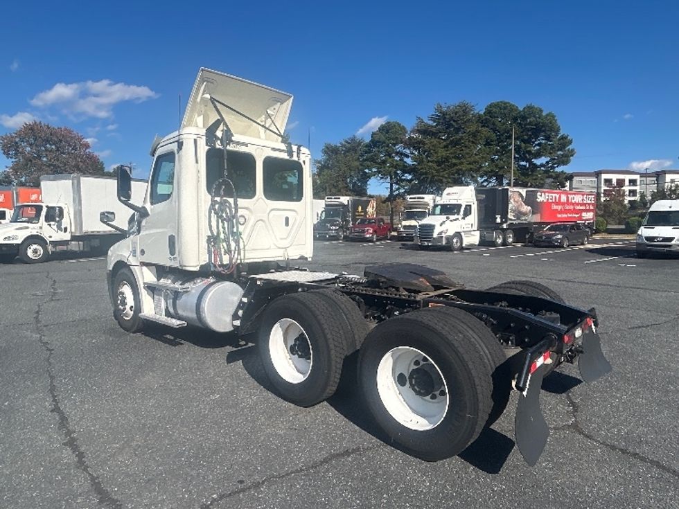 Day Cab Tractor-Heavy Duty Tractors-Freightliner-2019-T12664ST-Charlotte-NC-368,808\n\t\tmiles-$ 46,750 - Image 5