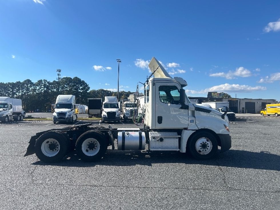 Day Cab Tractor-Heavy Duty Tractors-Freightliner-2019-T12664ST-Charlotte-NC-368,808\n\t\tmiles-$ 46,750 - Image 8