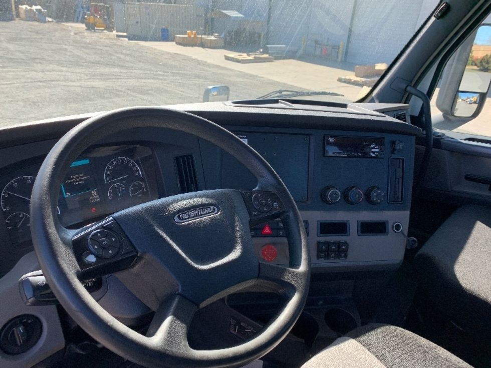 Day Cab Tractor-Heavy Duty Tractors-Freightliner-2019-T12664ST-Charlotte-NC-386,000\n\t\tmiles-$ 45,000 - Image 10