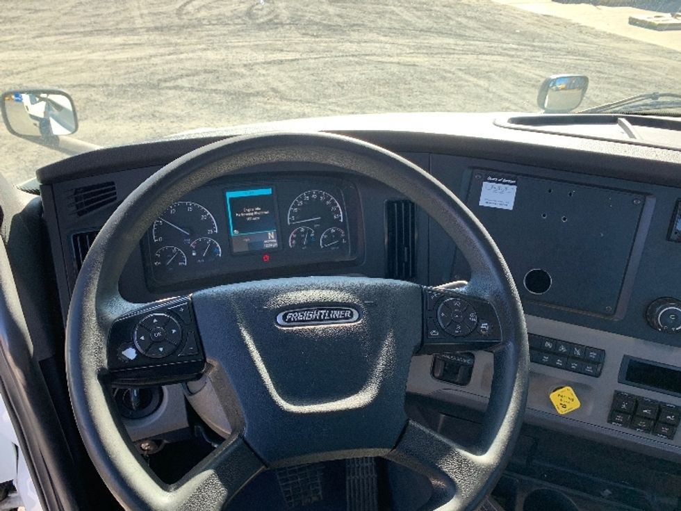 Day Cab Tractor-Heavy Duty Tractors-Freightliner-2019-T12664ST-Charlotte-NC-386,000\n\t\tmiles-$ 45,000 - Image 11