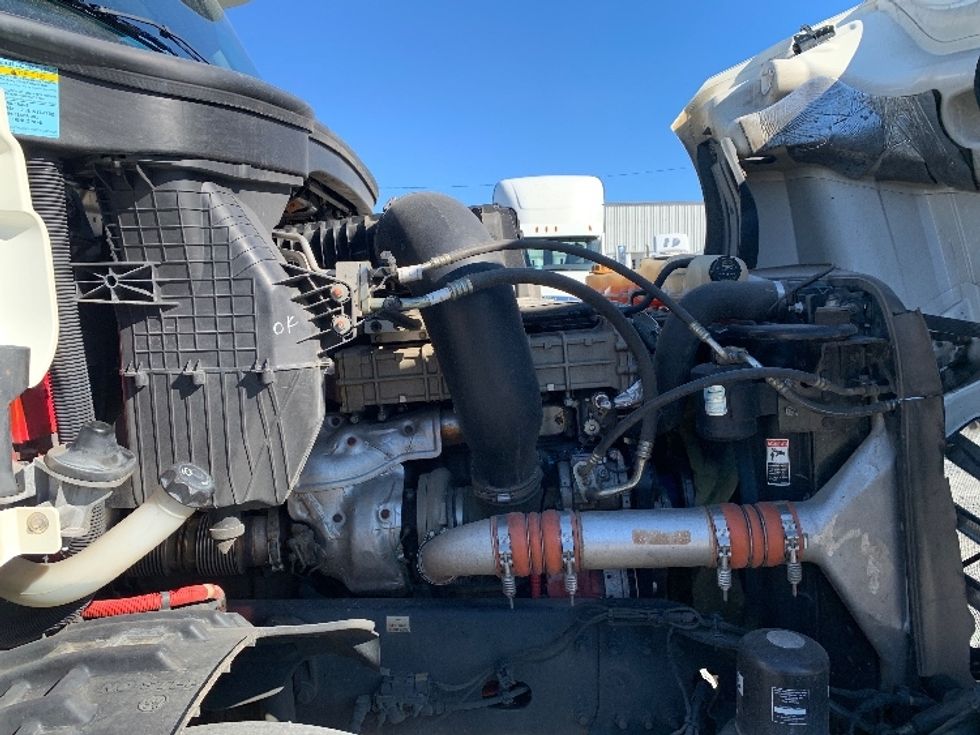 Day Cab Tractor-Heavy Duty Tractors-Freightliner-2019-T12664ST-Charlotte-NC-386,000\n\t\tmiles-$ 45,000 - Image 15