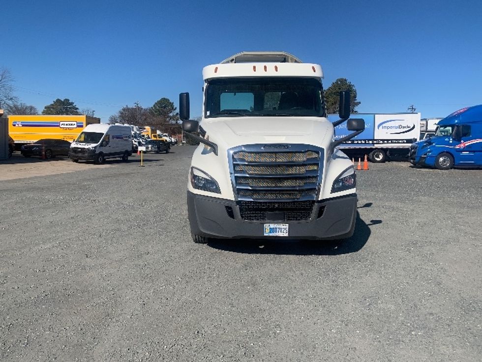 Day Cab Tractor-Heavy Duty Tractors-Freightliner-2019-T12664ST-Charlotte-NC-386,000\n\t\tmiles-$ 45,000 - Image 2
