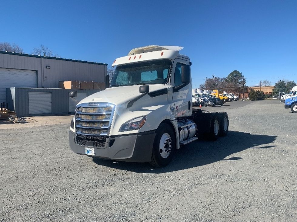 Day Cab Tractor-Heavy Duty Tractors-Freightliner-2019-T12664ST-Charlotte-NC-386,000\n\t\tmiles-$ 45,000 - Image 3