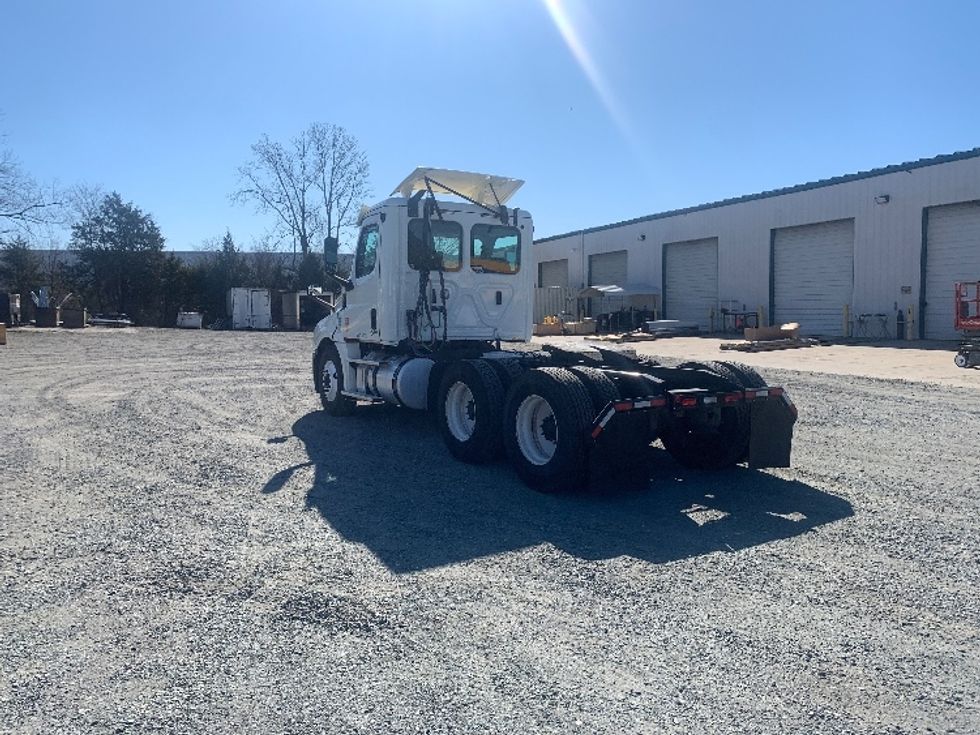 Day Cab Tractor-Heavy Duty Tractors-Freightliner-2019-T12664ST-Charlotte-NC-386,000\n\t\tmiles-$ 45,000 - Image 5