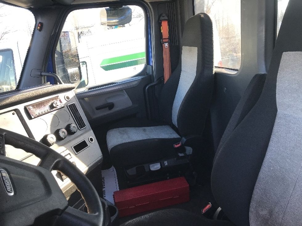 Day Cab Tractor-Heavy Duty Tractors-Freightliner-2019-T12664ST-Charlotte-NC-446,864\n\t\tmiles-$ 41,500 - Image 10