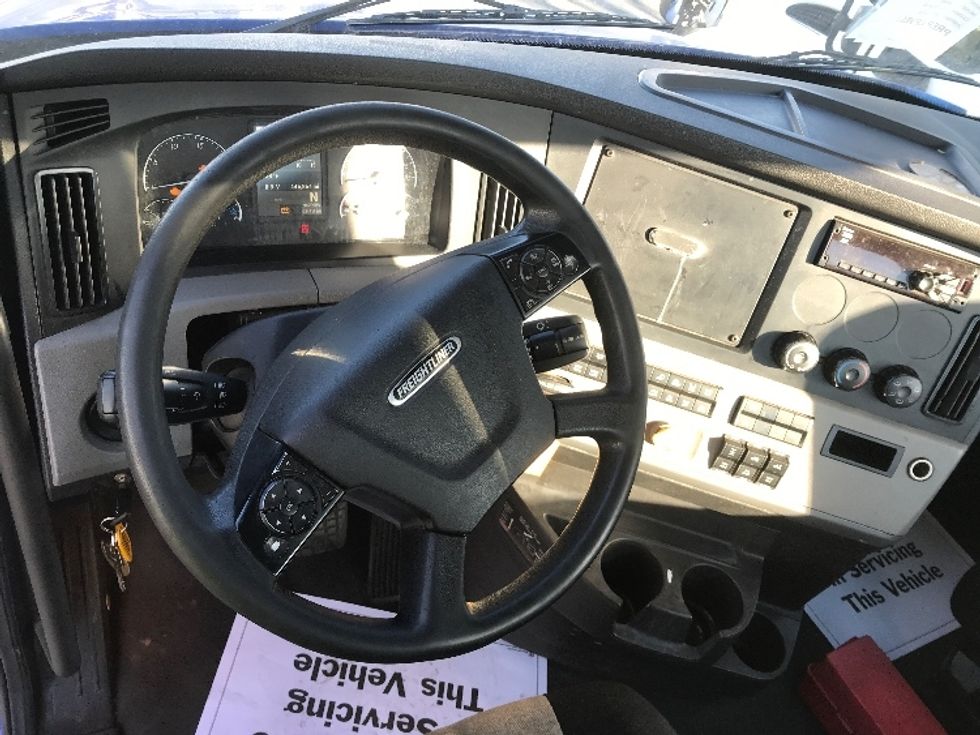 Day Cab Tractor-Heavy Duty Tractors-Freightliner-2019-T12664ST-Charlotte-NC-446,864\n\t\tmiles-$ 41,500 - Image 11
