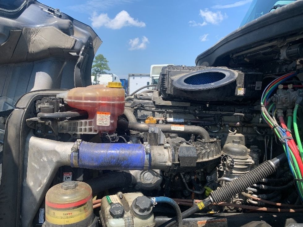 Day Cab Tractor-Heavy Duty Tractors-Freightliner-2019-T12664ST-Charlotte-NC-478,389\n\t\tmiles-$ 44,250 - Image 15