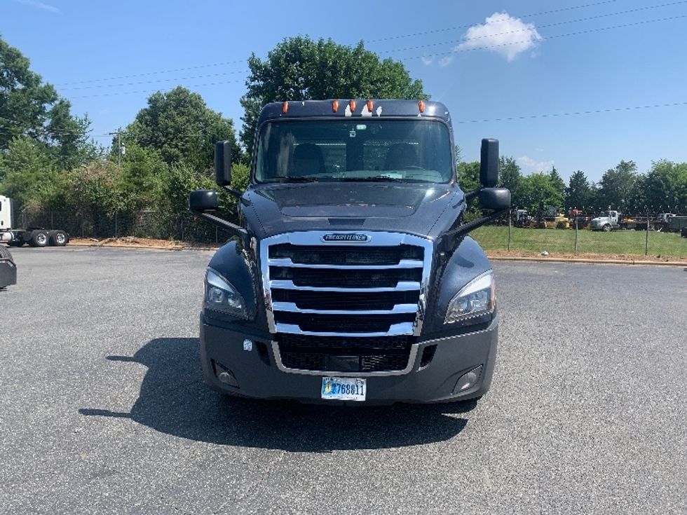 Day Cab Tractor-Heavy Duty Tractors-Freightliner-2019-T12664ST-Charlotte-NC-478,389\n\t\tmiles-$ 44,250 - Image 2