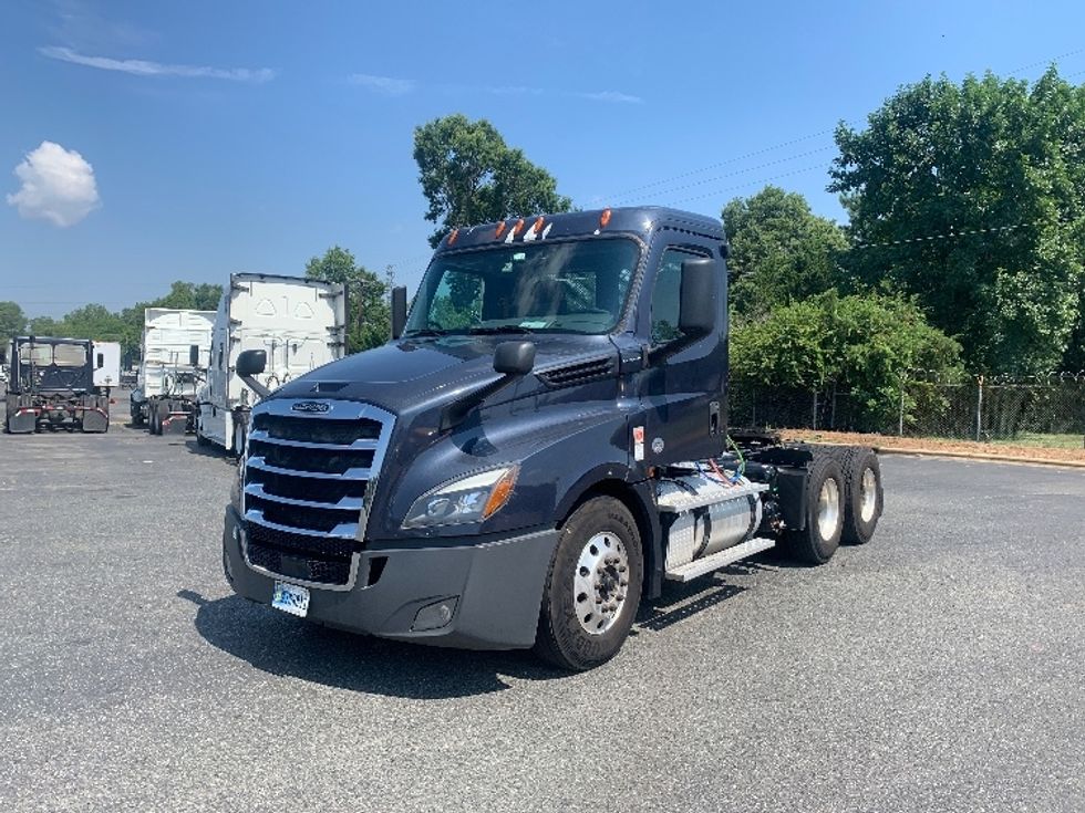 Day Cab Tractor-Heavy Duty Tractors-Freightliner-2019-T12664ST-Charlotte-NC-478,389\n\t\tmiles-$ 44,250 - Image 3
