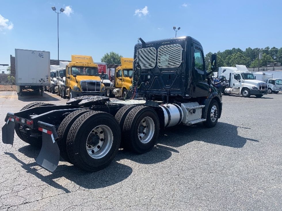 Day Cab Tractor-Heavy Duty Tractors-Freightliner-2019-T12664ST-Charlotte-NC-478,389\n\t\tmiles-$ 44,250 - Image 6
