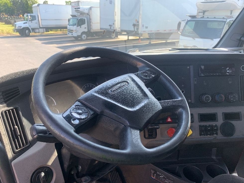 Day Cab Tractor-Heavy Duty Tractors-Freightliner-2019-T12664ST-Charlotte-NC-491,000\n\t\tmiles-$ 43,000 - Image 10