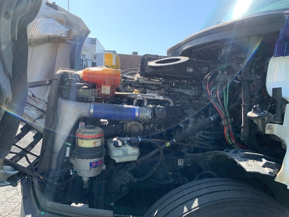 Day Cab Tractor-Heavy Duty Tractors-Freightliner-2019-T12664ST-Charlotte-NC-491,000\n\t\tmiles-$ 43,000 - Image 16