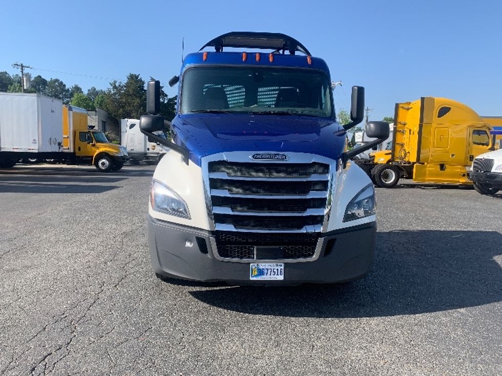 Day Cab Tractor-Heavy Duty Tractors-Freightliner-2019-T12664ST-Charlotte-NC-491,000\n\t\tmiles-$ 43,000 - Image 2