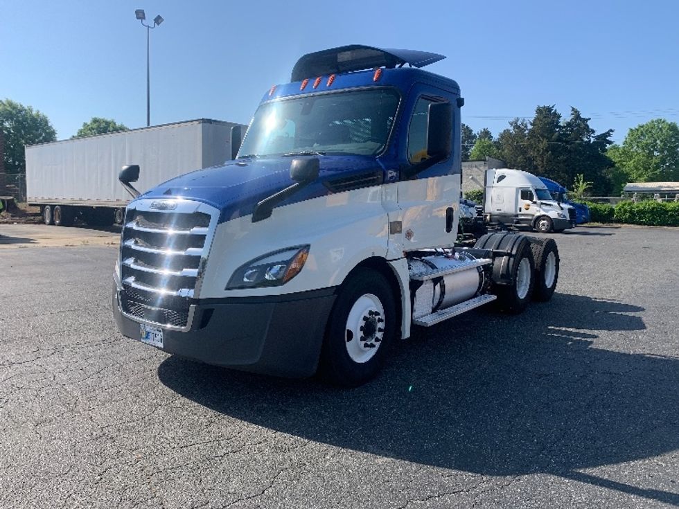 Day Cab Tractor-Heavy Duty Tractors-Freightliner-2019-T12664ST-Charlotte-NC-491,000\n\t\tmiles-$ 43,000 - Image 3