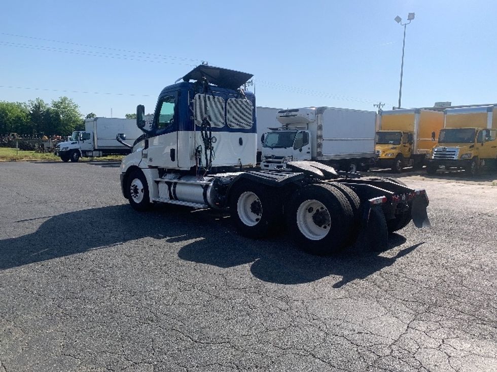 Day Cab Tractor-Heavy Duty Tractors-Freightliner-2019-T12664ST-Charlotte-NC-491,000\n\t\tmiles-$ 43,000 - Image 5