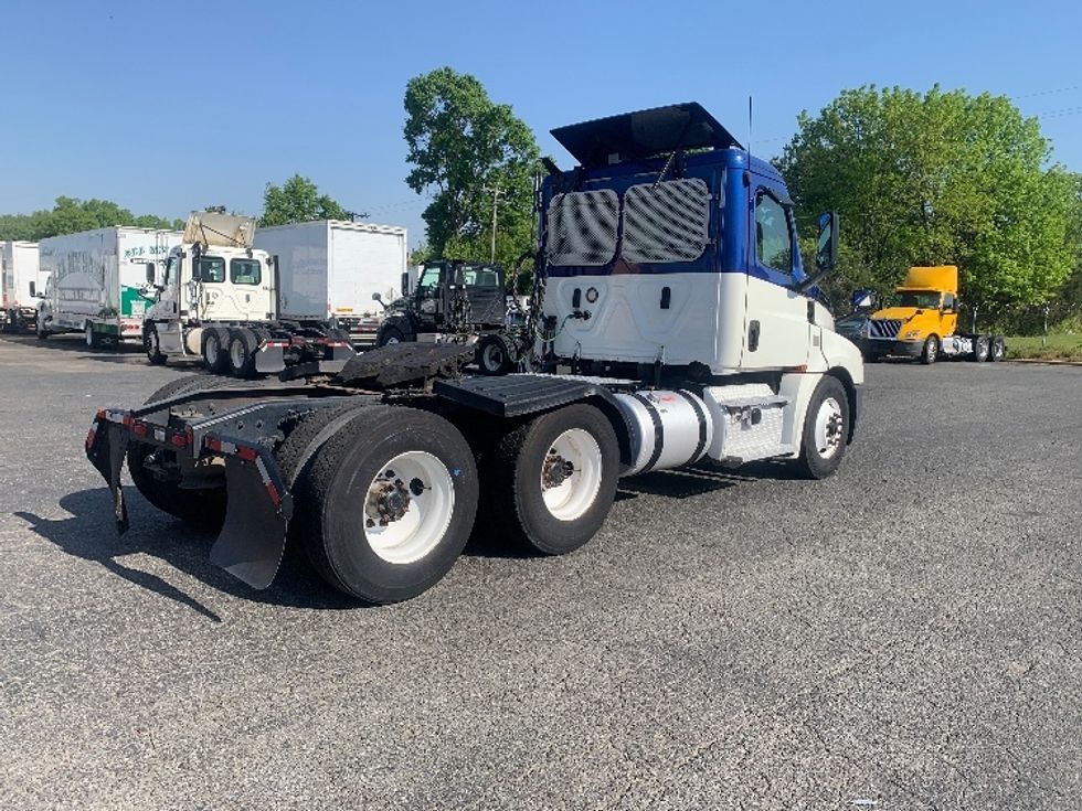 Day Cab Tractor-Heavy Duty Tractors-Freightliner-2019-T12664ST-Charlotte-NC-491,000\n\t\tmiles-$ 43,000 - Image 7