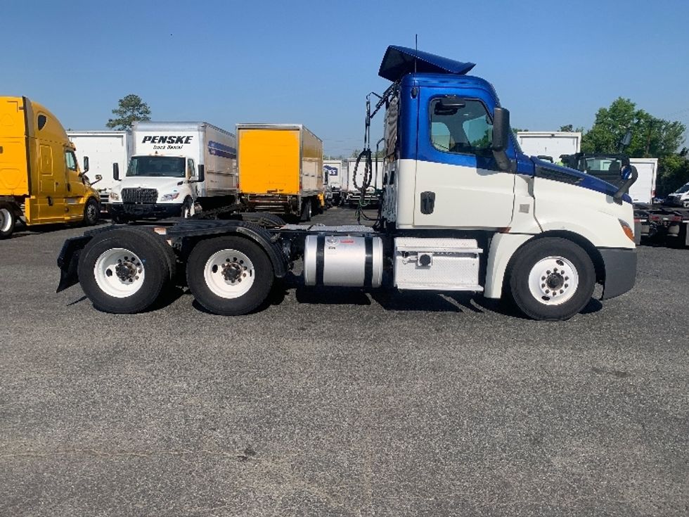 Day Cab Tractor-Heavy Duty Tractors-Freightliner-2019-T12664ST-Charlotte-NC-491,000\n\t\tmiles-$ 43,000 - Image 8