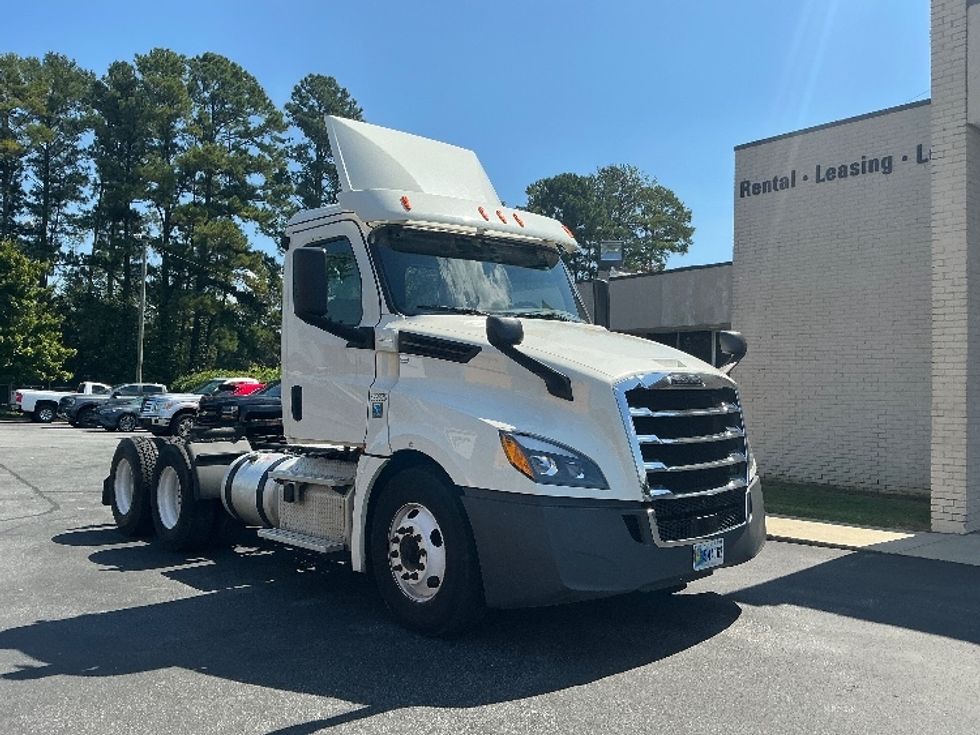 2020 Freightliner Cascadia 126" Day cab photo 17