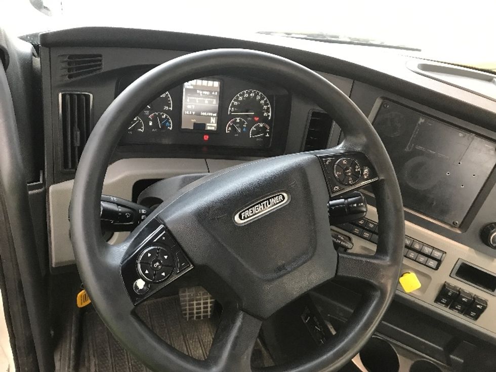 Day Cab Tractor-Heavy Duty Tractors-Freightliner-2019-T12664ST-Charlotte-NC-500,527\n\t\tmiles-$ 39,250 - Image 11