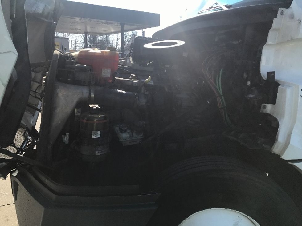 Day Cab Tractor-Heavy Duty Tractors-Freightliner-2019-T12664ST-Charlotte-NC-500,527\n\t\tmiles-$ 39,250 - Image 16