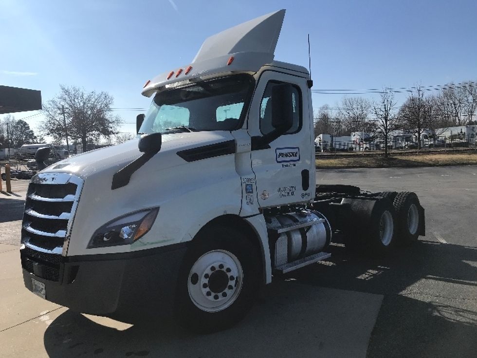 Day Cab Tractor-Heavy Duty Tractors-Freightliner-2019-T12664ST-Charlotte-NC-500,527\n\t\tmiles-$ 39,250 - Image 3
