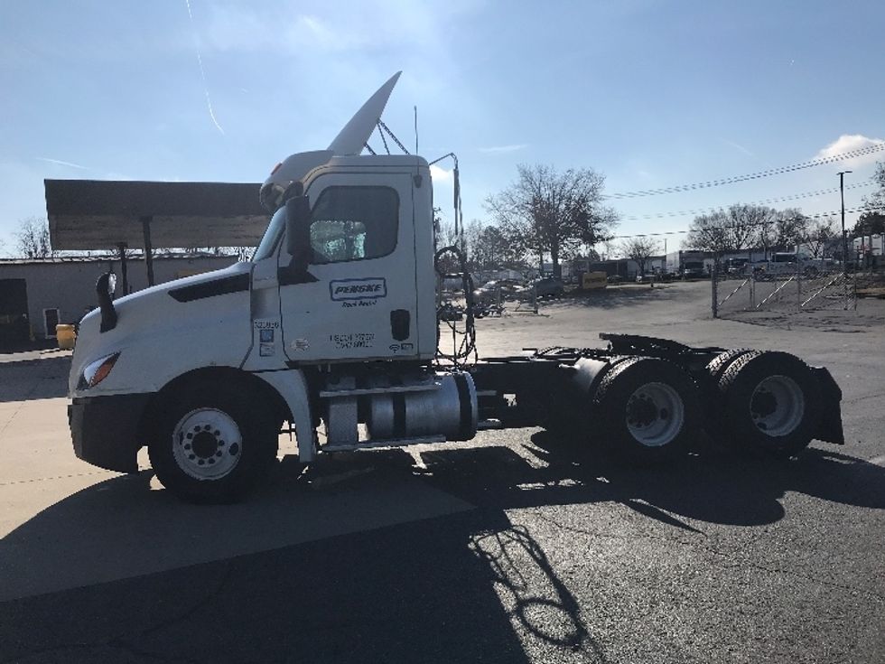 Day Cab Tractor-Heavy Duty Tractors-Freightliner-2019-T12664ST-Charlotte-NC-500,527\n\t\tmiles-$ 39,250 - Image 4
