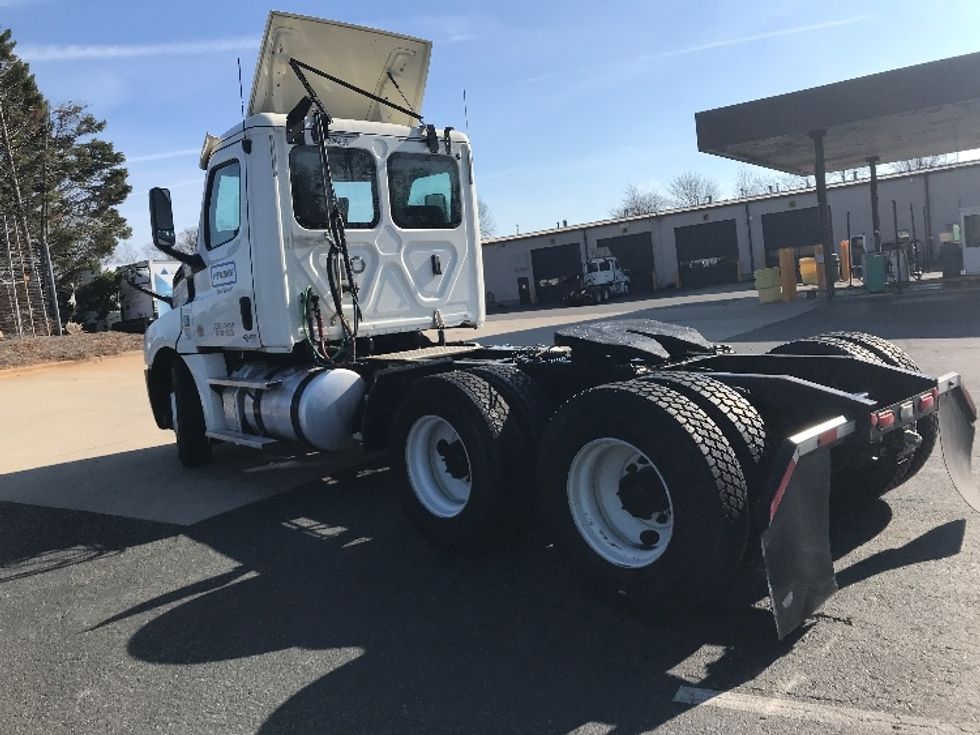 Day Cab Tractor-Heavy Duty Tractors-Freightliner-2019-T12664ST-Charlotte-NC-500,527\n\t\tmiles-$ 39,250 - Image 5