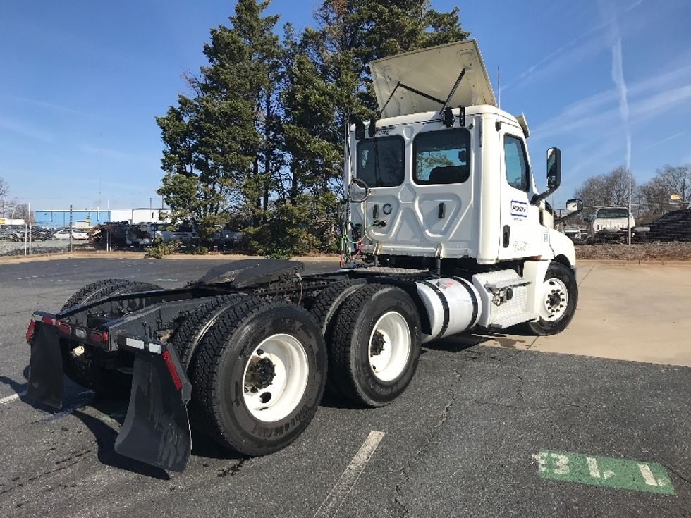 Day Cab Tractor-Heavy Duty Tractors-Freightliner-2019-T12664ST-Charlotte-NC-500,527\n\t\tmiles-$ 39,250 - Image 7