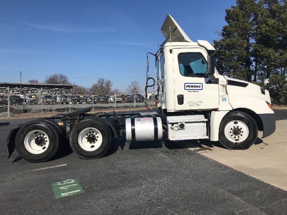 Day Cab Tractor-Heavy Duty Tractors-Freightliner-2019-T12664ST-Charlotte-NC-500,527\n\t\tmiles-$ 39,250 - Image 8