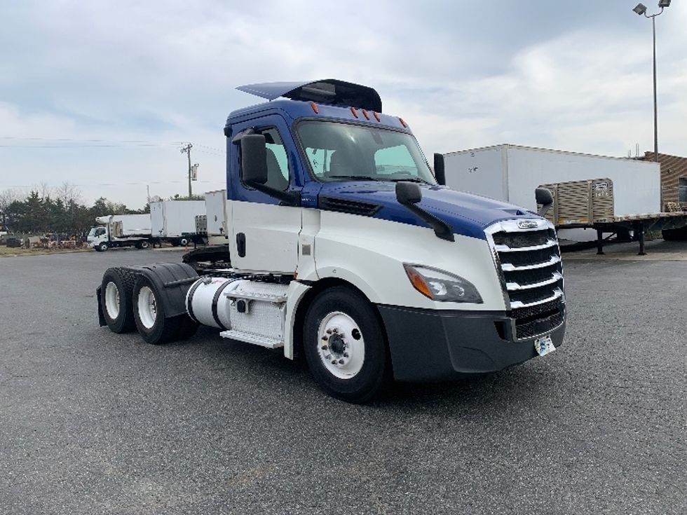 Day Cab Tractor-Heavy Duty Tractors-Freightliner-2019-T12664ST-Charlotte-NC-511,570\n\t\tmiles-$ 44,250 - Image 1