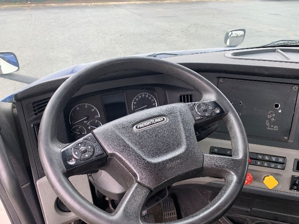 Day Cab Tractor-Heavy Duty Tractors-Freightliner-2019-T12664ST-Charlotte-NC-511,570\n\t\tmiles-$ 44,250 - Image 11
