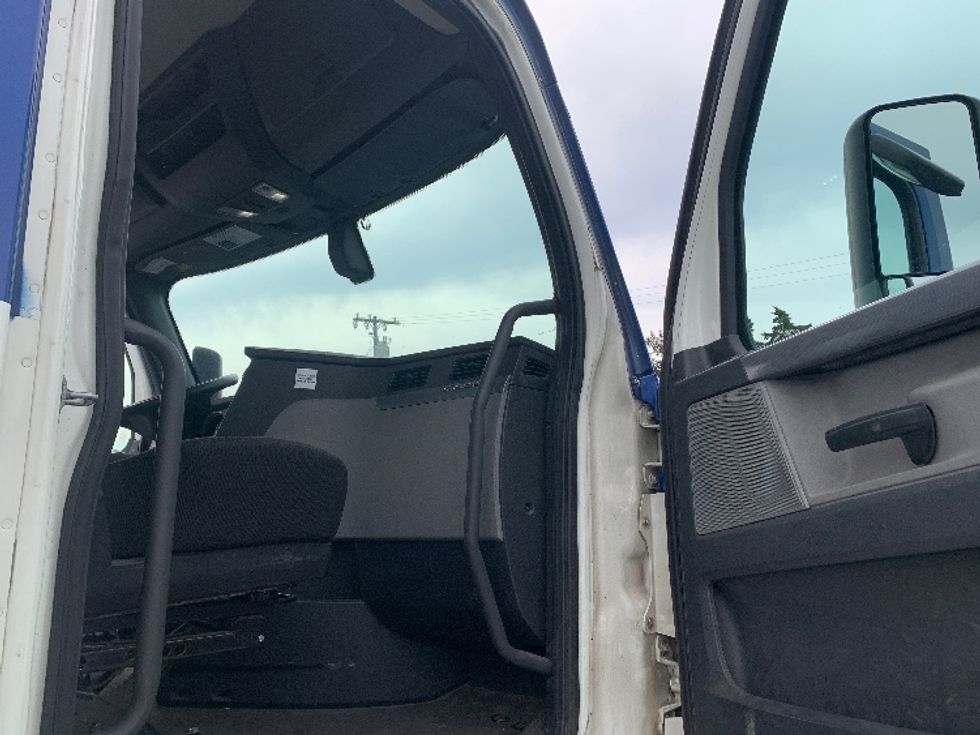 Day Cab Tractor-Heavy Duty Tractors-Freightliner-2019-T12664ST-Charlotte-NC-511,570\n\t\tmiles-$ 44,250 - Image 12