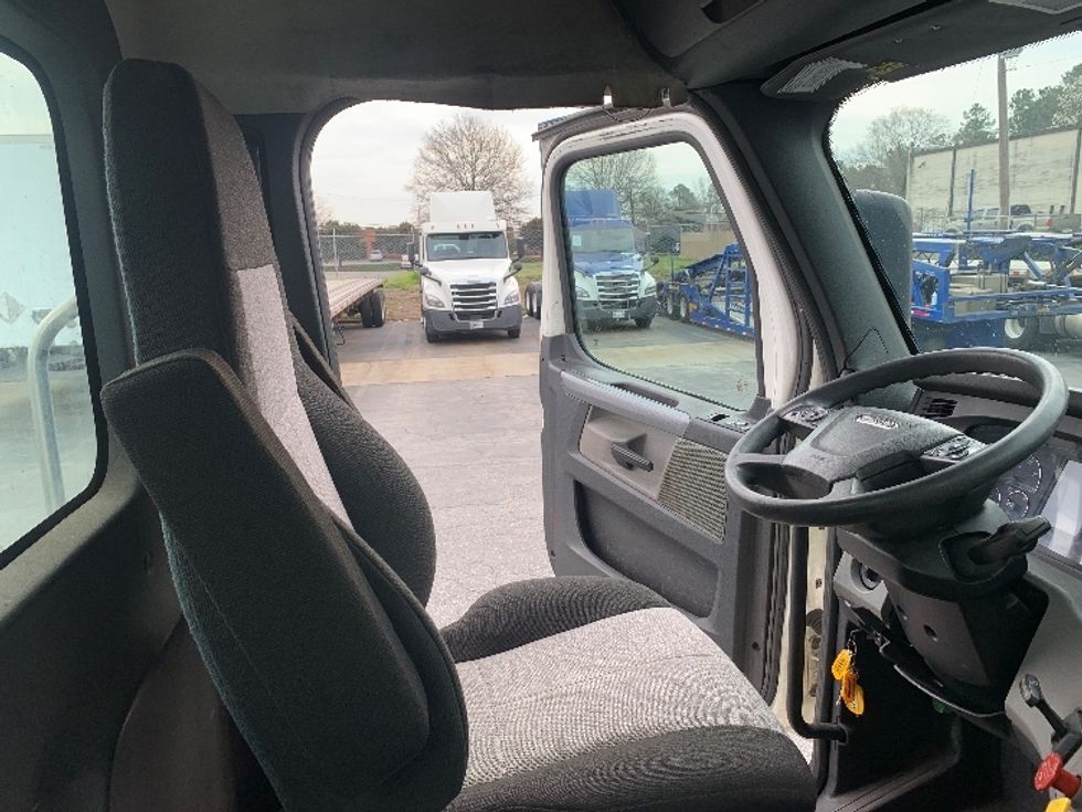 Day Cab Tractor-Heavy Duty Tractors-Freightliner-2019-T12664ST-Charlotte-NC-511,570\n\t\tmiles-$ 44,250 - Image 14