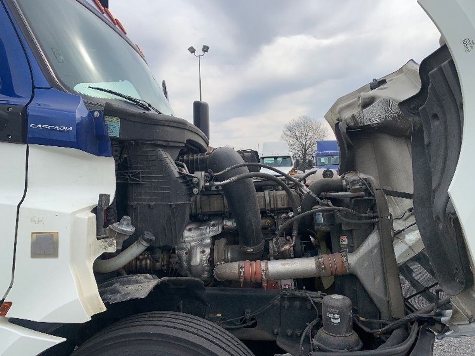 Day Cab Tractor-Heavy Duty Tractors-Freightliner-2019-T12664ST-Charlotte-NC-511,570\n\t\tmiles-$ 44,250 - Image 15