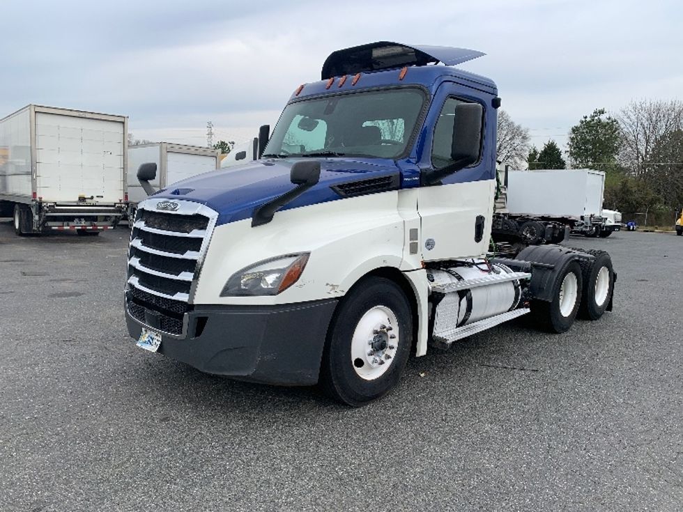 Day Cab Tractor-Heavy Duty Tractors-Freightliner-2019-T12664ST-Charlotte-NC-511,570\n\t\tmiles-$ 44,250 - Image 3