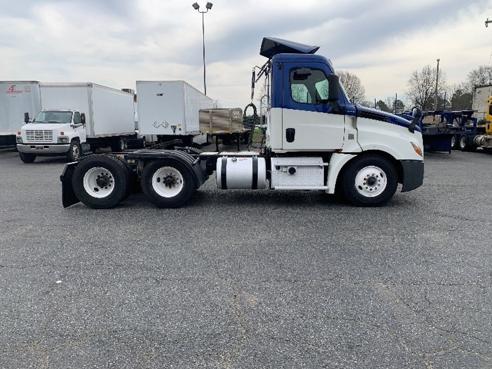 Day Cab Tractor-Heavy Duty Tractors-Freightliner-2019-T12664ST-Charlotte-NC-511,570\n\t\tmiles-$ 44,250 - Image 8