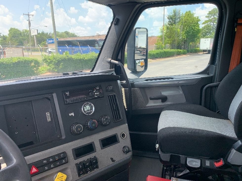 Day Cab Tractor-Heavy Duty Tractors-Freightliner-2019-T12664ST-Charlotte-NC-521,128\n\t\tmiles-$ 48,250 - Image 10