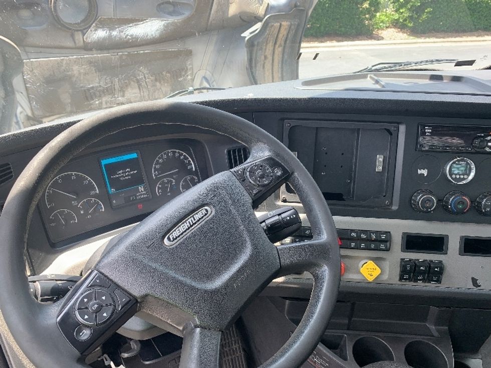 Day Cab Tractor-Heavy Duty Tractors-Freightliner-2019-T12664ST-Charlotte-NC-521,128\n\t\tmiles-$ 48,250 - Image 11