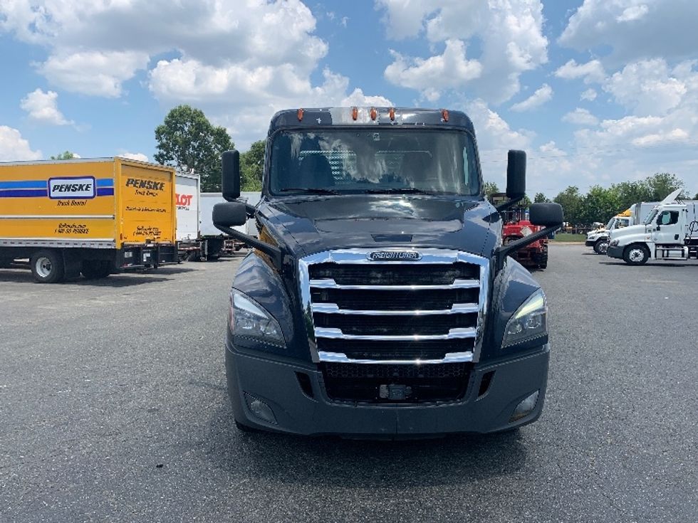 Day Cab Tractor-Heavy Duty Tractors-Freightliner-2019-T12664ST-Charlotte-NC-521,128\n\t\tmiles-$ 48,250 - Image 2