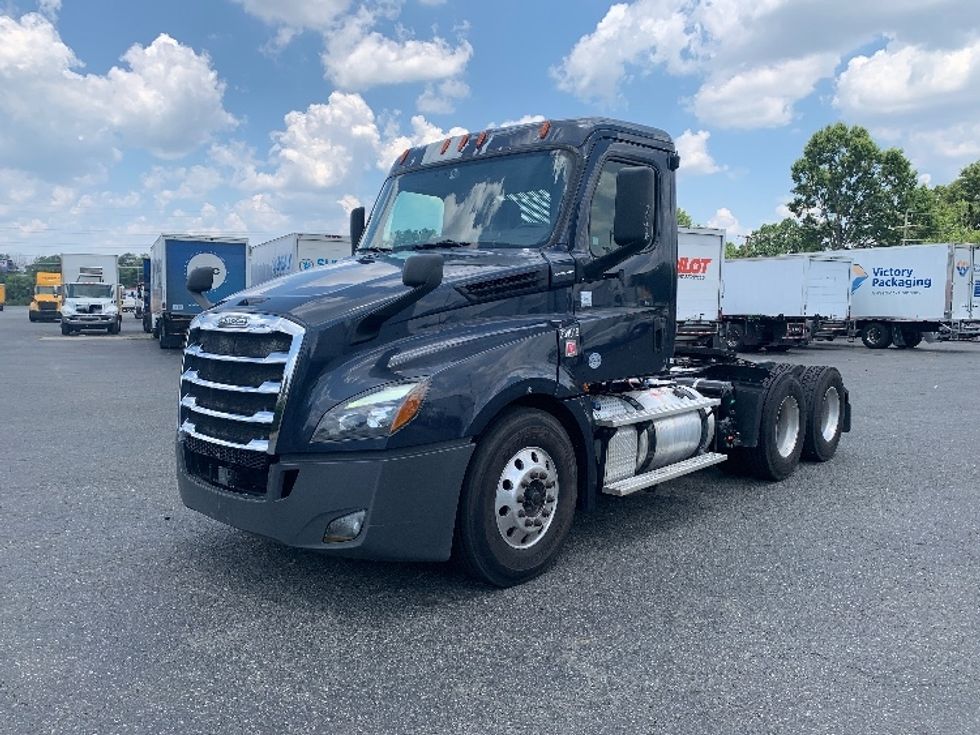 Day Cab Tractor-Heavy Duty Tractors-Freightliner-2019-T12664ST-Charlotte-NC-521,128\n\t\tmiles-$ 48,250 - Image 3