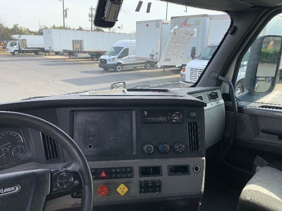 Day Cab Tractor-Heavy Duty Tractors-Freightliner-2019-T12664ST-Charlotte-NC-528,900\n\t\tmiles-$ 39,500 - Image 10