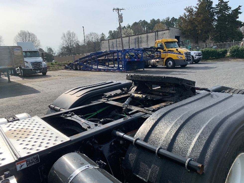Day Cab Tractor-Heavy Duty Tractors-Freightliner-2019-T12664ST-Charlotte-NC-528,900\n\t\tmiles-$ 39,500 - Image 17