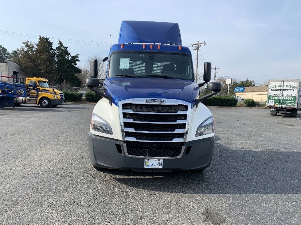 Day Cab Tractor-Heavy Duty Tractors-Freightliner-2019-T12664ST-Charlotte-NC-528,900\n\t\tmiles-$ 39,500 - Image 2