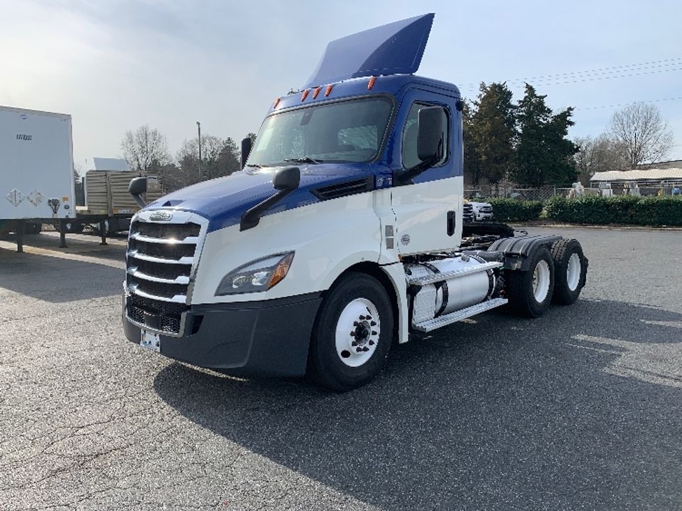 Day Cab Tractor-Heavy Duty Tractors-Freightliner-2019-T12664ST-Charlotte-NC-528,900\n\t\tmiles-$ 39,500 - Image 3