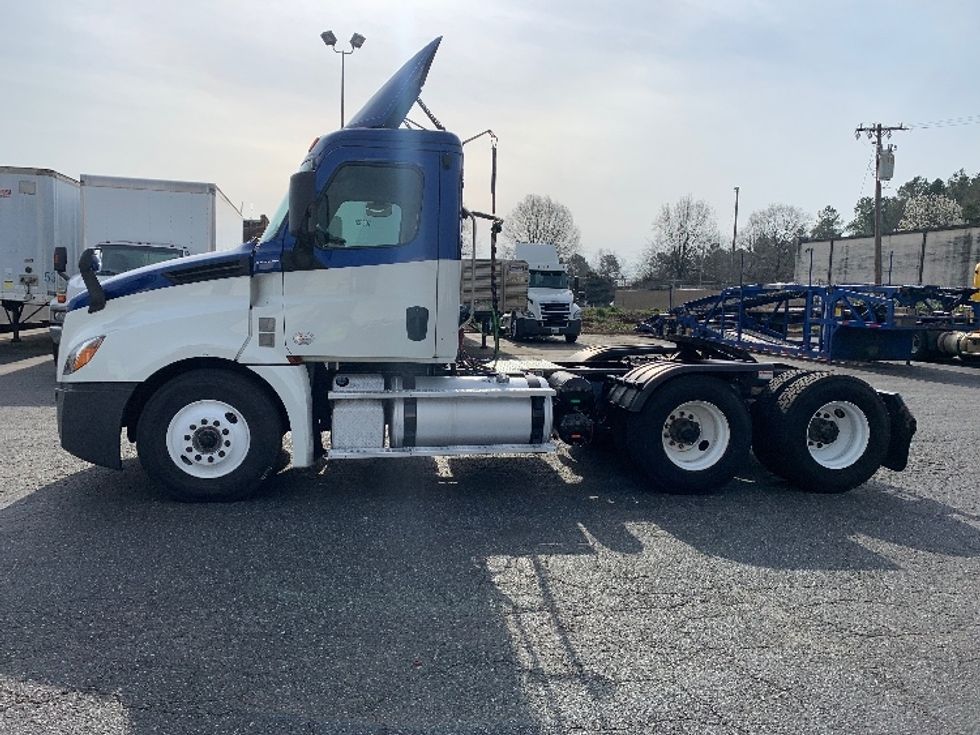 Day Cab Tractor-Heavy Duty Tractors-Freightliner-2019-T12664ST-Charlotte-NC-528,900\n\t\tmiles-$ 39,500 - Image 4